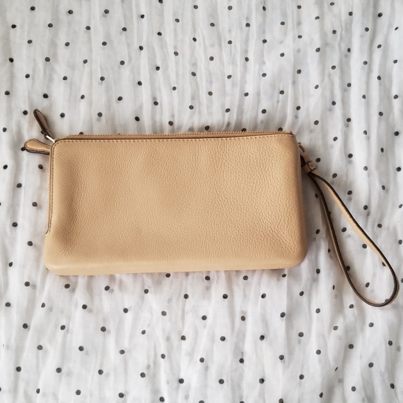 Coach blush wristlet **brand new** - Picture 2 of 8